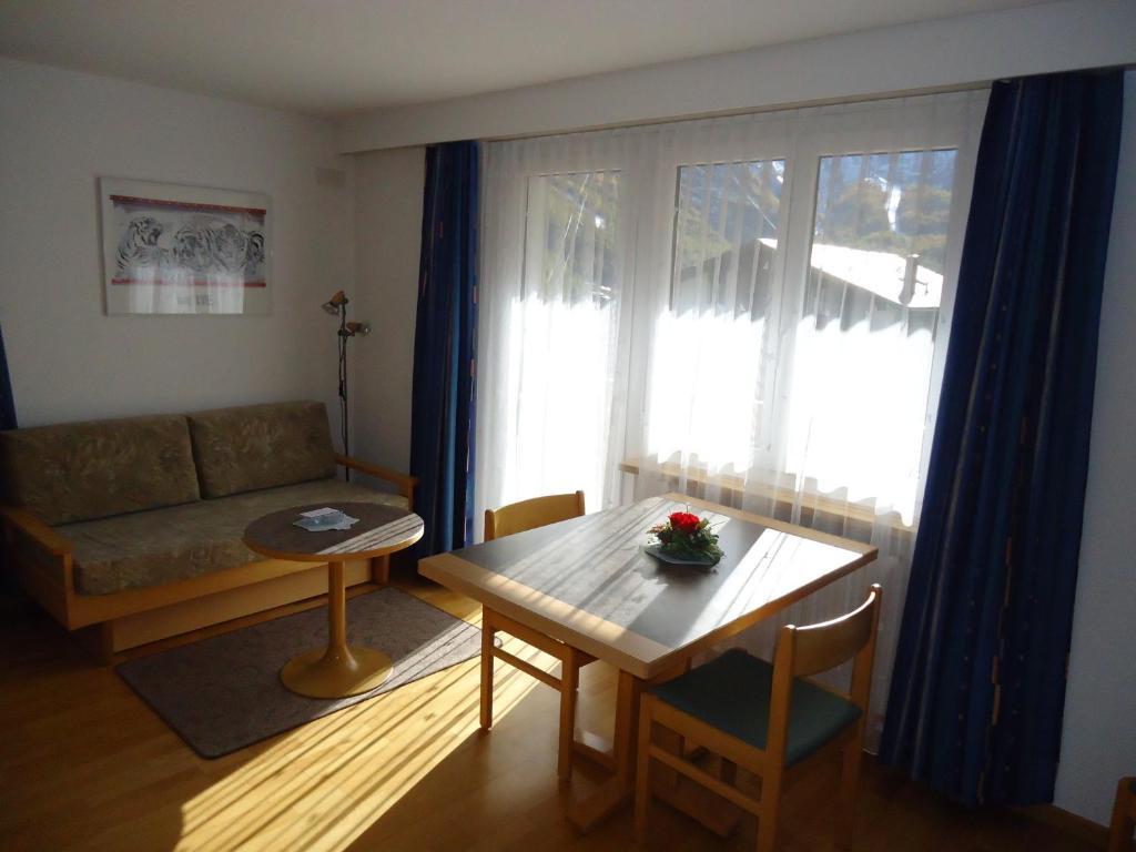 Ferienwohnung Haus Orion Saas-Fee Zimmer foto